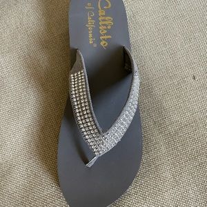 Platform Flip-flops with rhinestone detailing, silver/grey, size 8.5